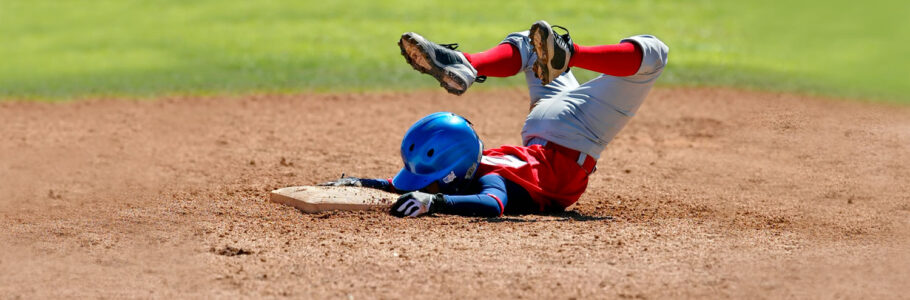 Bambino cade e si rovina i denti